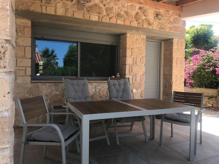 Πέτρινη Κατοικία Στην Αίγινα - Stone House In Aigina Khloi Eksteriør billede