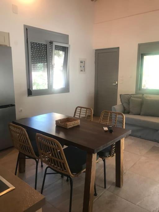 Πέτρινη Κατοικία Στην Αίγινα - Stone House In Aigina Khloi Eksteriør billede