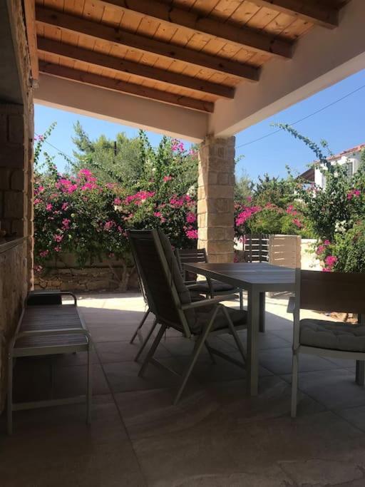Πέτρινη Κατοικία Στην Αίγινα - Stone House In Aigina Khloi Eksteriør billede